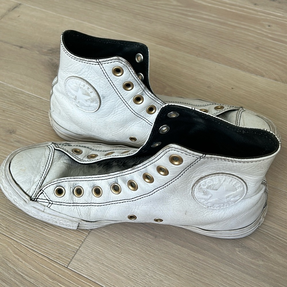 Converse Leather All Stars size men’s 8.5 or women’s 10.5